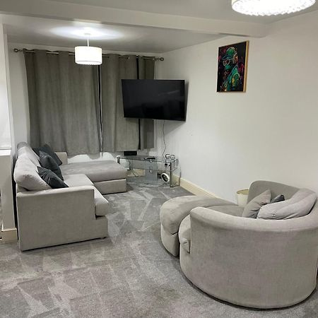 Welcome Rooms 54 Суиндън Екстериор снимка